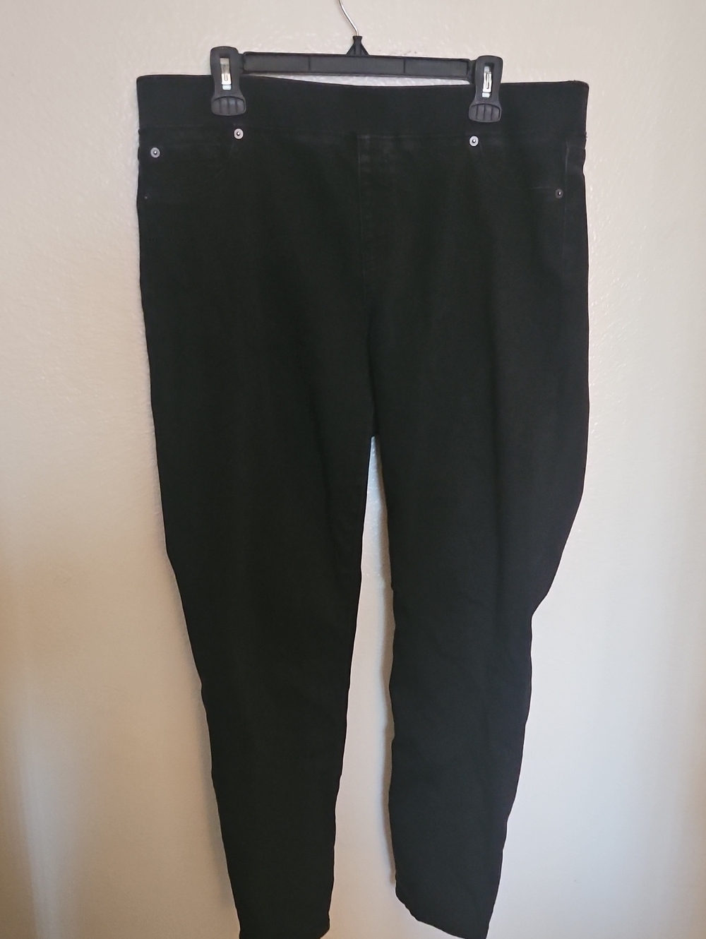 Essentials Women’s Black Skinny Jeans